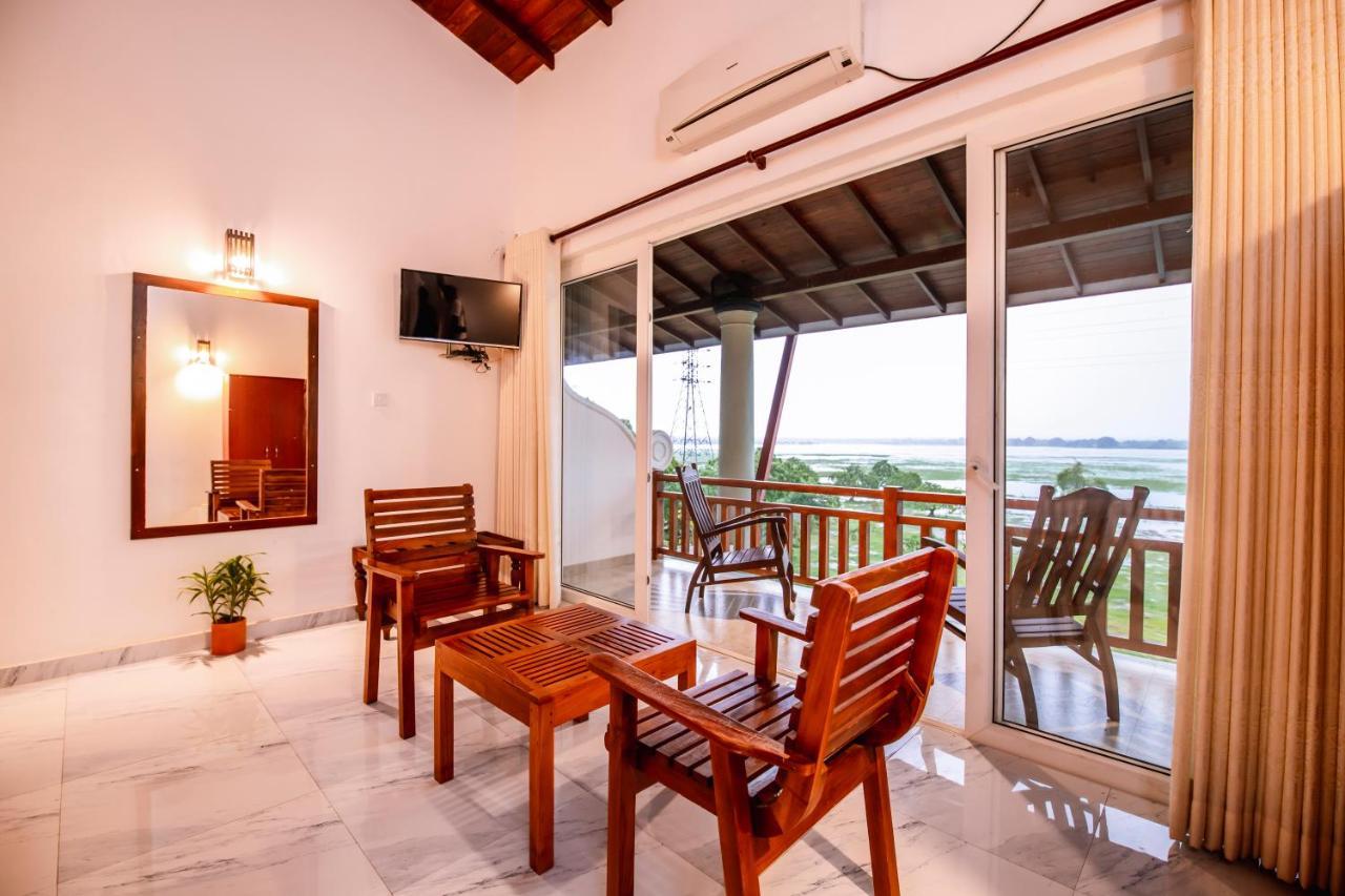 Chaarya Lake Hotel Tissamaharama Exterior foto